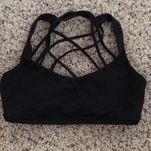 Lululemon free to be sports bra